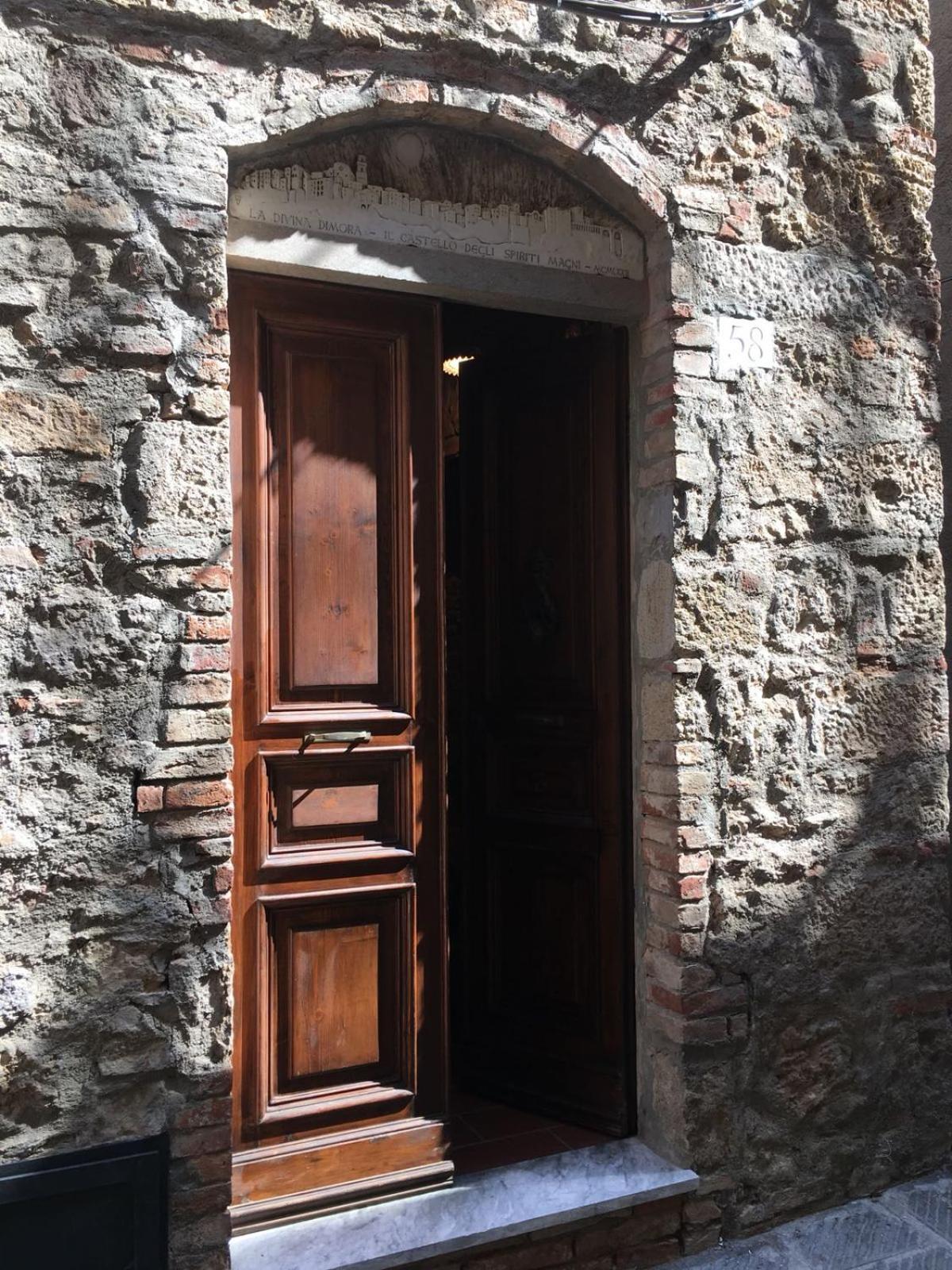 Appartement La Divina Dimora Il Castello Degli Spiriti Magni à Montepescali Extérieur photo